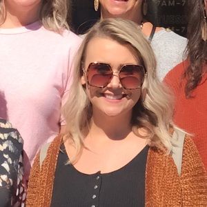 Meet your Posher, Ashley